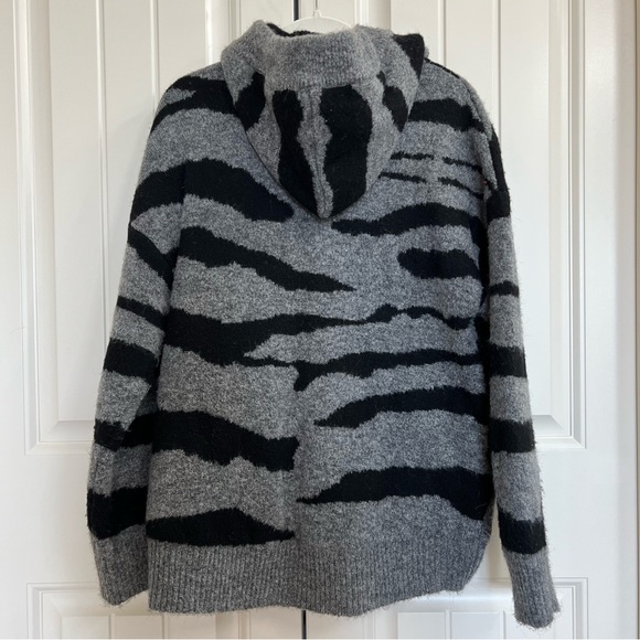 RD Style Hooded Animal Print Sweater in Gray/Black, Size XS - Picture 7 of 8